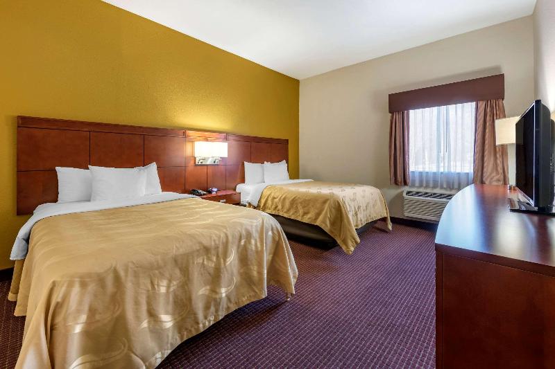 Люкс, Quality Inn Zephyrhillsdade City