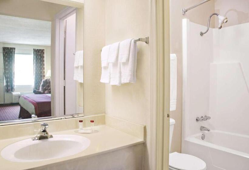 Люкс Deluxe Кровать Кинг, Ramada By Wyndham Walterboro