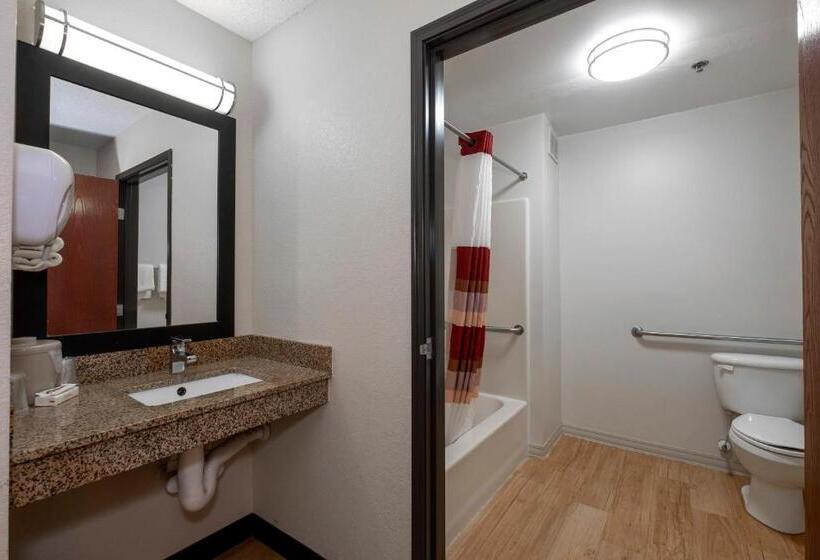 Номер Superior Адаптированный для Инвалидов, Red Roof Inn & Suites Dover Downtown