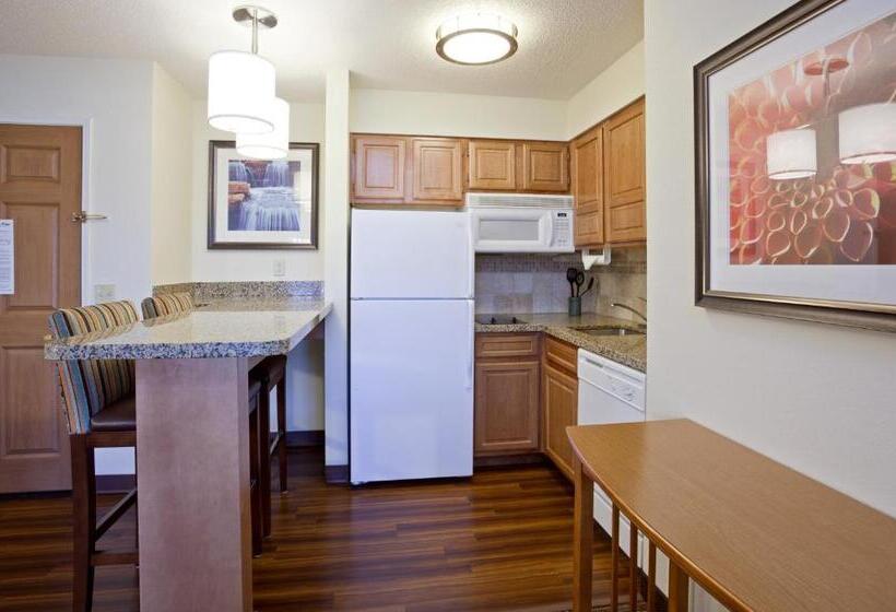Номер Deluxe, Staybridge Suites Minneapolis Bloomington, An Ihg