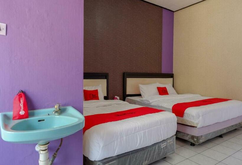 Номер Deluxe, Reddoorz Near Stasiun Kebumen