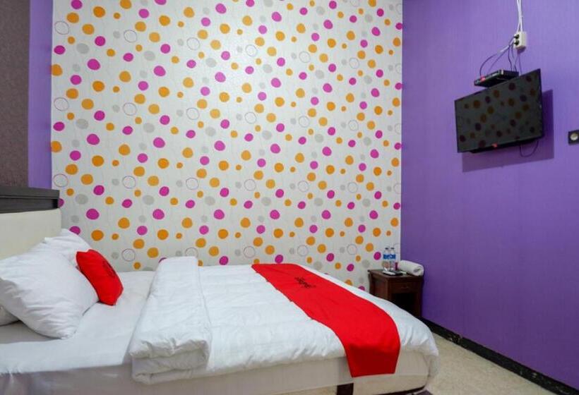 Семейный Номер, Reddoorz Near Stasiun Kebumen