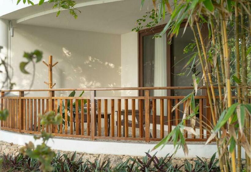 اتاق لوکس با تخت بزرگ, Amun Ini Beach Resort & Spa