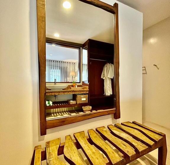 اتاق لوکس با تخت بزرگ, Amun Ini Beach Resort & Spa