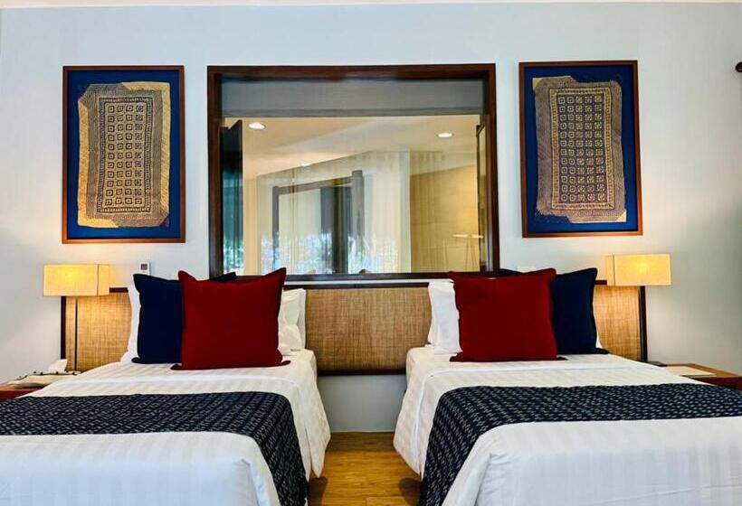 اتاق لوکس با چشم‌انداز دریا, Amun Ini Beach Resort & Spa