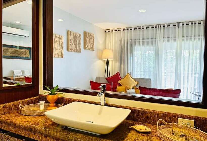 اتاق لوکس با چشم‌انداز دریا, Amun Ini Beach Resort & Spa