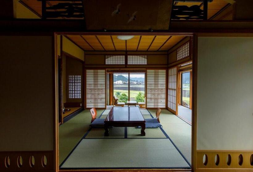 Family Suite, Busuitei