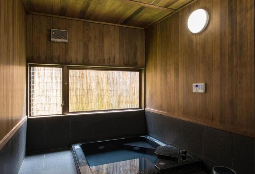 Family Suite, Busuitei