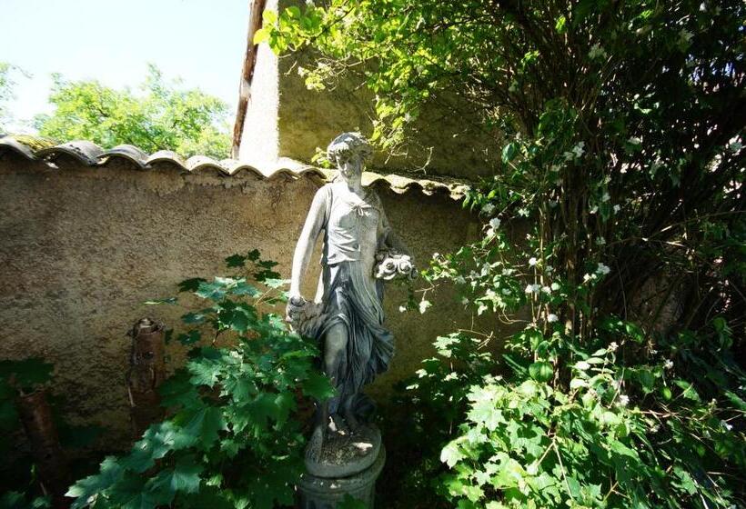 Номер Стандарт, Le Clos Domremy