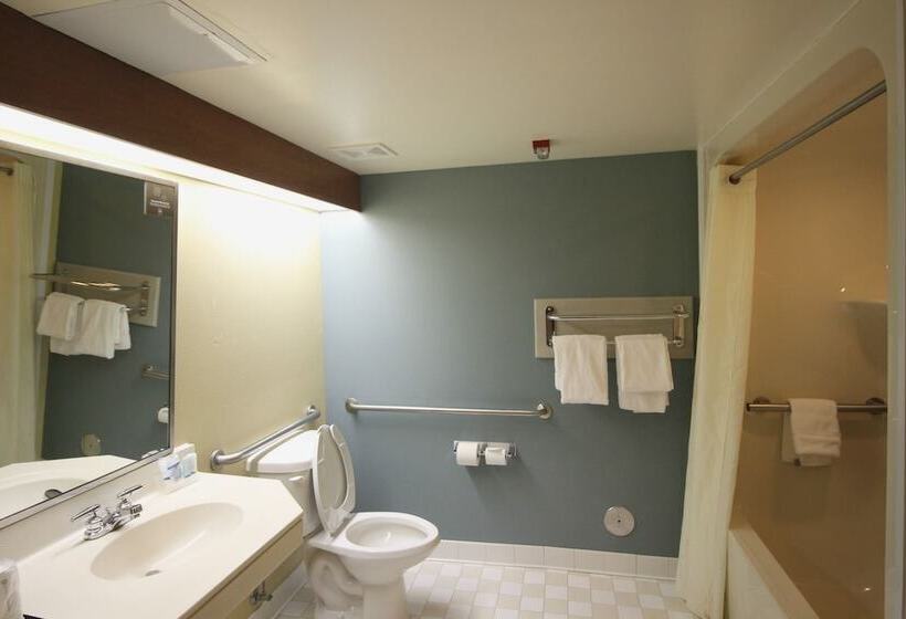 Номер Стандарт 2 Двуспальные Кровати, Clarion Pointe Wake Forest   Raleigh North