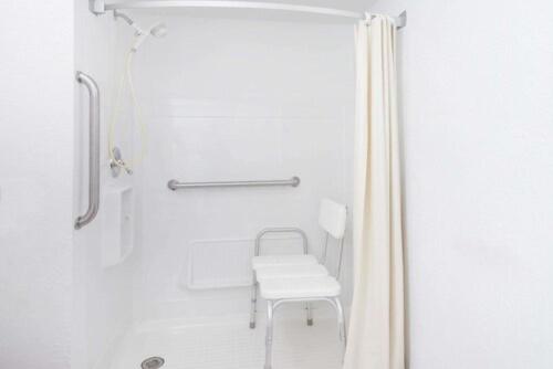 스탠다드 룸 킹사이즈 침대, Super 8 By Wyndham Newcomerstown