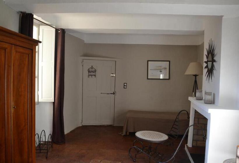 Трехместный Номер Комфорт, Maison Saint Louis Avec Jacuzzi