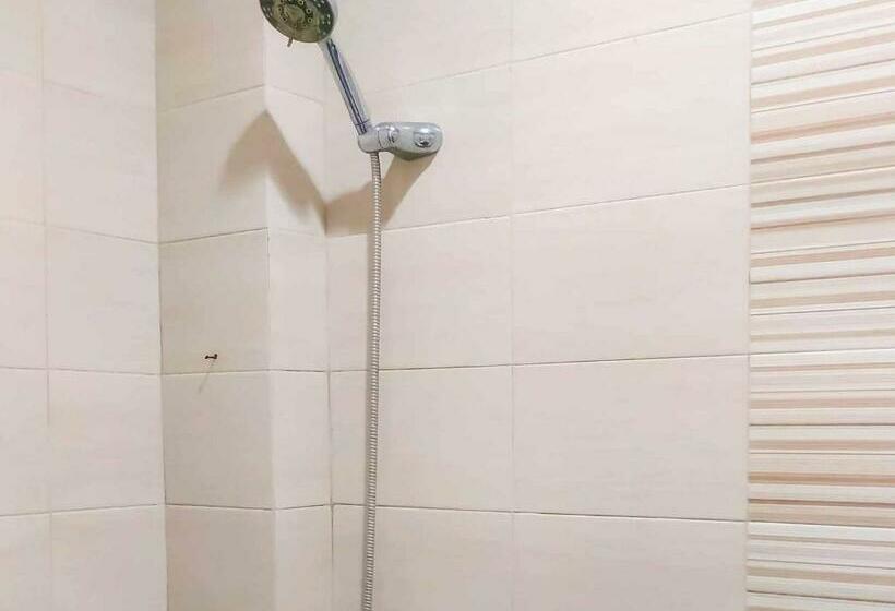 Номер Deluxe, Avalon Karawaci Mitra Reddoorz