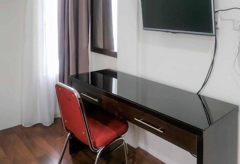 Номер Deluxe, Avalon Karawaci Mitra Reddoorz