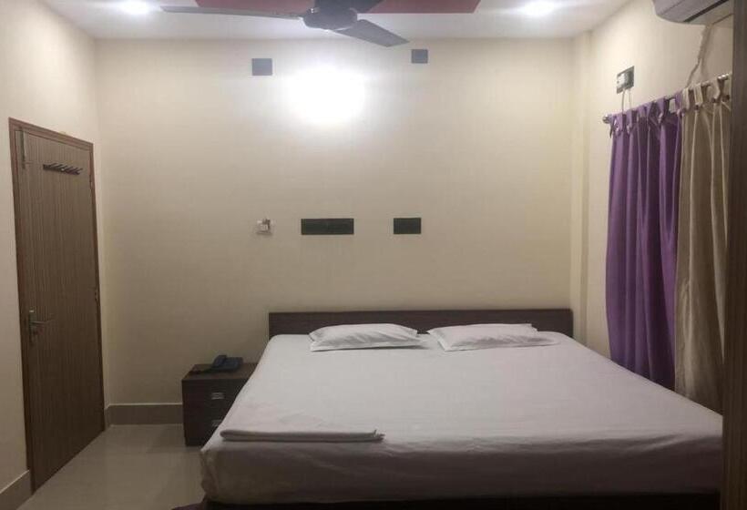 Номер Economy, Staymaker Hotel Sannidhyo