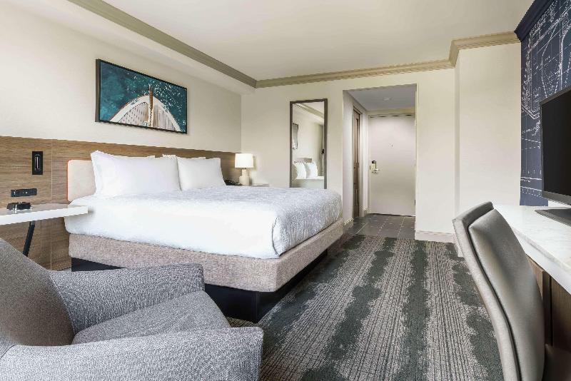 带大床的标准间, Hilton Garden Inn Annapolis Downtown
