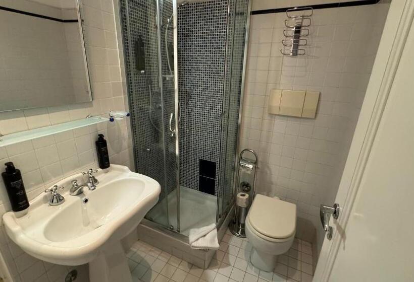 חדר בסיסי, Townhouse Condotti 29