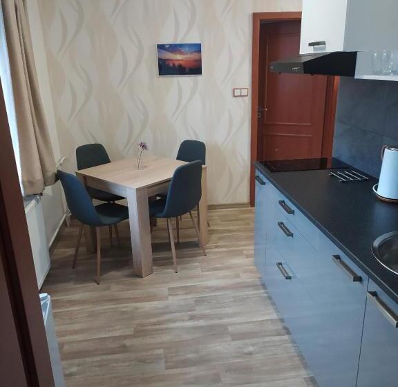 Апартаменты 2 Спальни, Kryštof