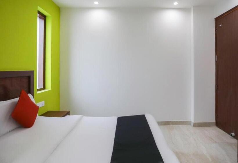 Quarto Triplo Clássico, Capital O Hotel Sapphire Near Iskcon Temple Noida