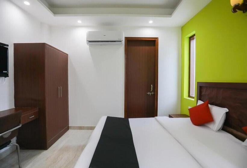 Quarto Triplo Clássico, Capital O Hotel Sapphire Near Iskcon Temple Noida