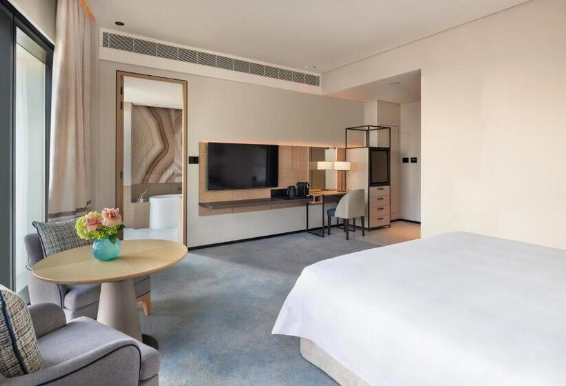 带观景的豪华间, Address Beach Resort