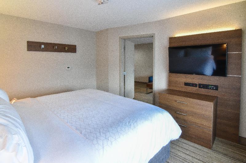 Suite Aangepast voor Gehandicapten, Holiday Inn Express & Suites   Indianapolis Northwest, An Ihg