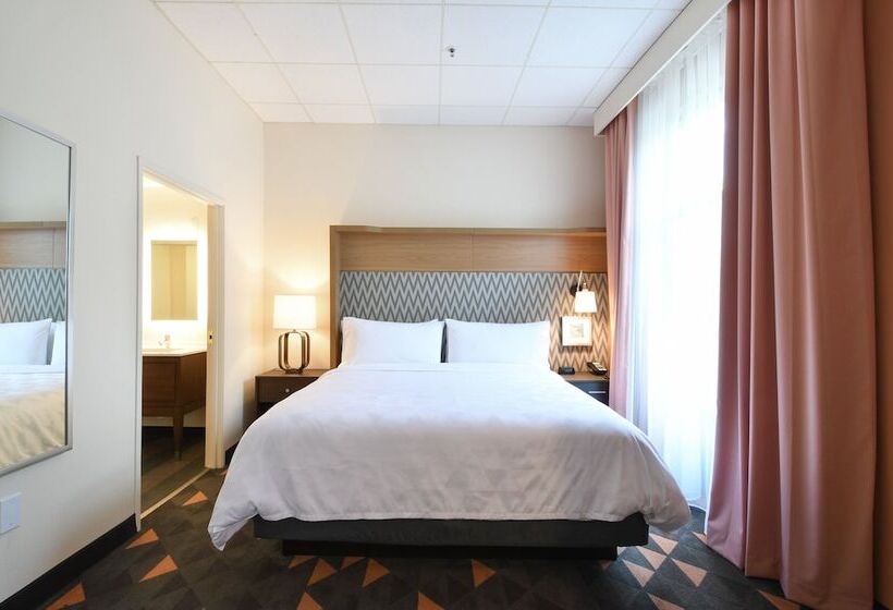장애인을 위한 스위트, Holiday Inn Fredericksburg   Conference Center, An Ihg