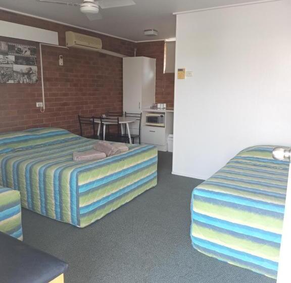 4인용 스탠다드 룸, Millmerran Motel