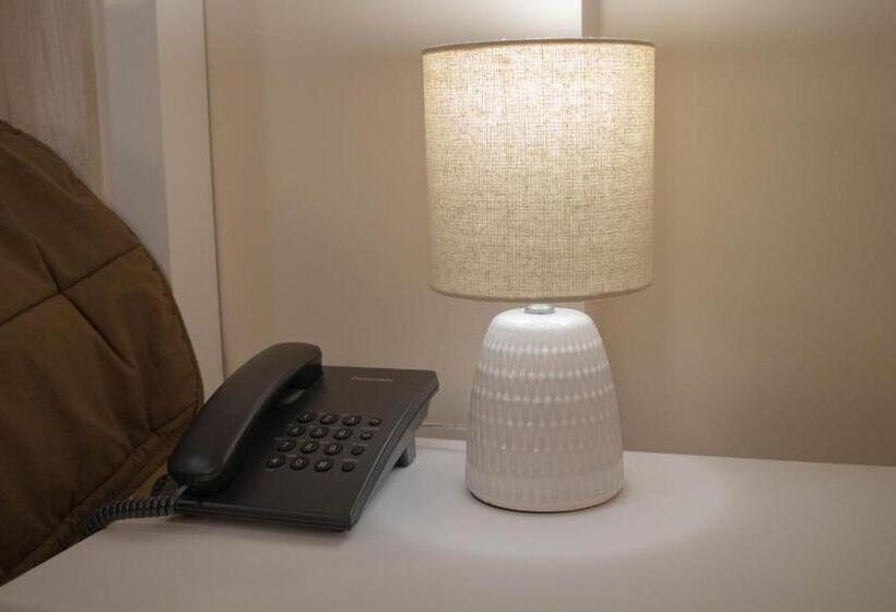 キングサイズベッドのスイートルーム, California Comfort & Suites