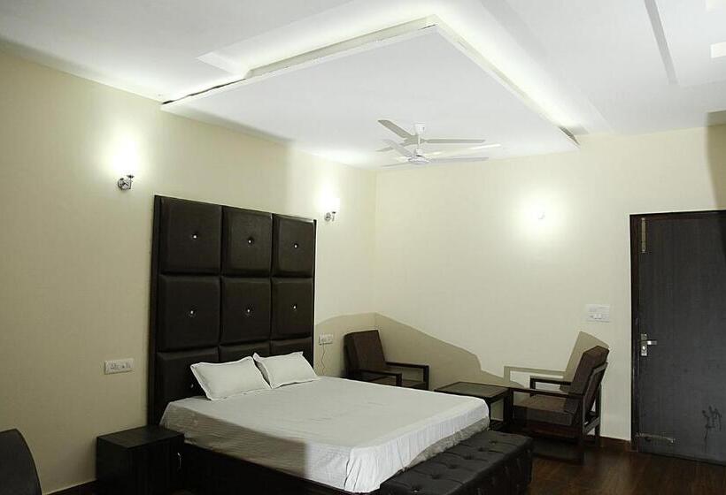Полулюкс Повышенной Комфортности, Temple View Inn