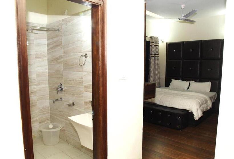 Семейный Номер, Temple View Inn