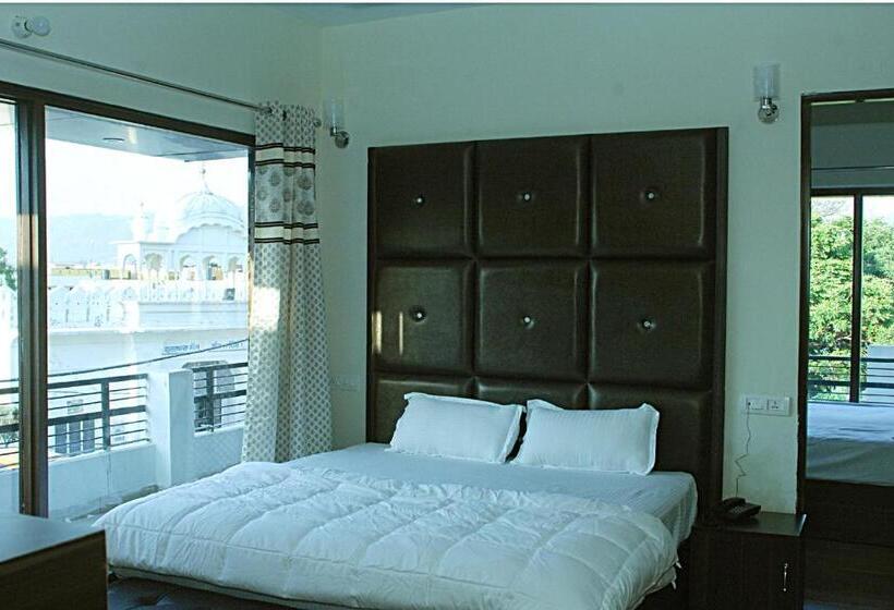 Семейный Номер, Temple View Inn