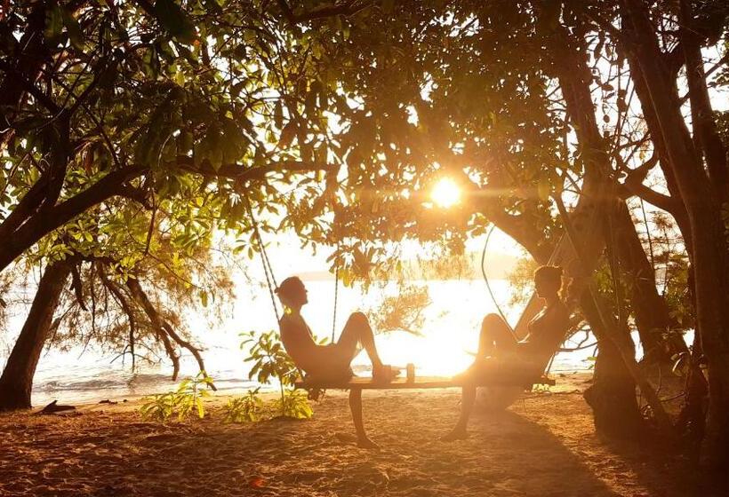 标准平房, Crusoe Koh Takiev Island
