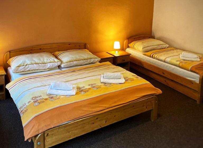 Трехместный Номер Классика, Horský Hotel Sněženka