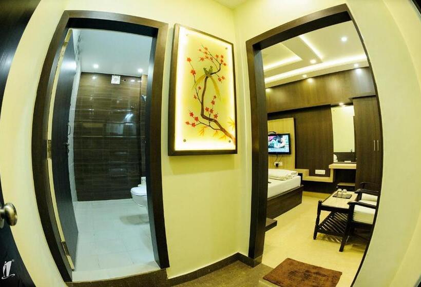 Номер Deluxe, Srigandha Residency  Vaccinated Staff
