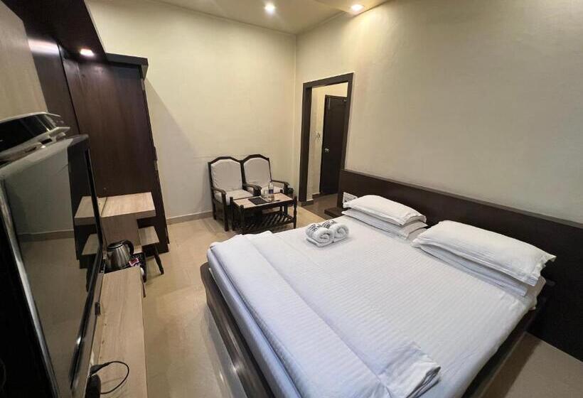 Номер Deluxe, Srigandha Residency  Vaccinated Staff