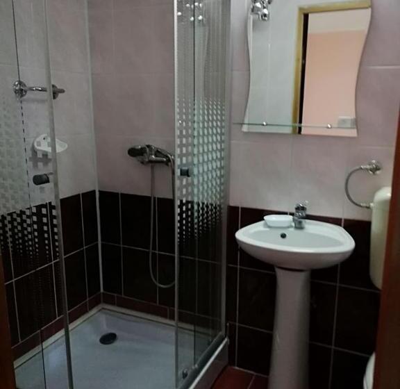 اتاق استاندارد سه نفره, Hostel „la Galan”