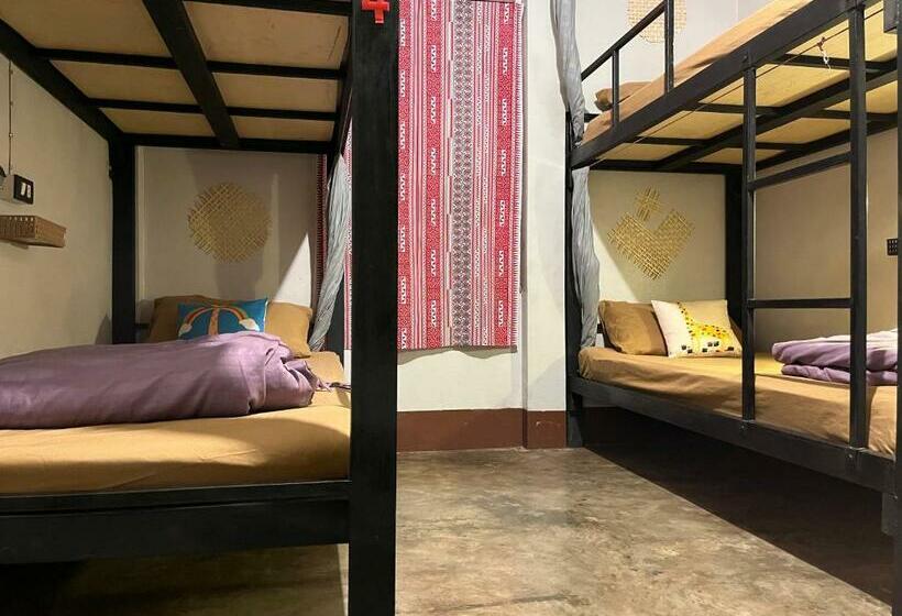 Кровать в Общей Комнате, Little Hostel