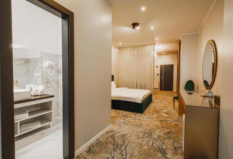 سوییت خانوادگی, Motel Andra