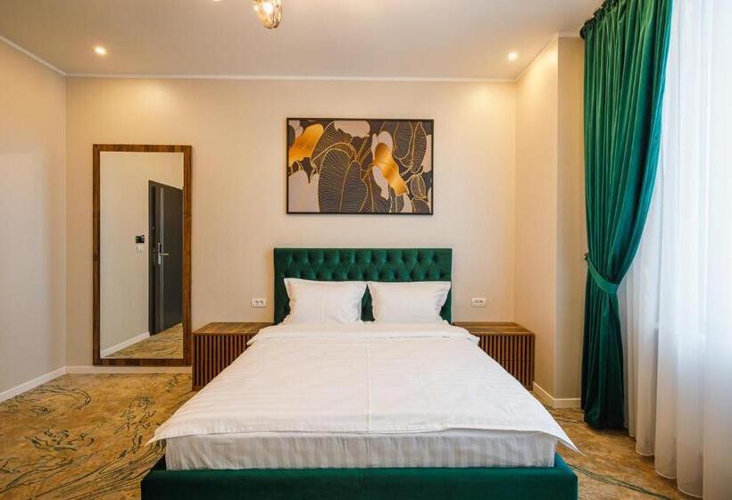 اتاق لوکس, Motel Andra