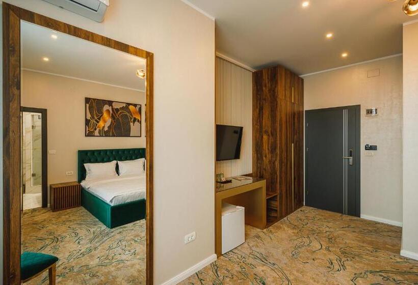 اتاق لوکس, Motel Andra