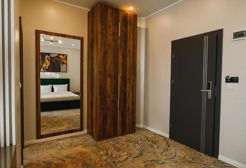 اتاق لوکس, Motel Andra