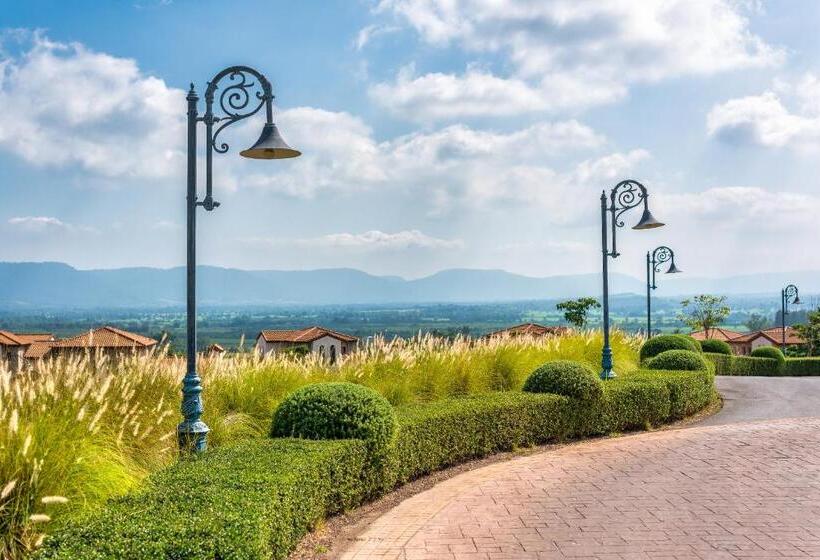 Люкс, Mövenpick Resort Khao Yai