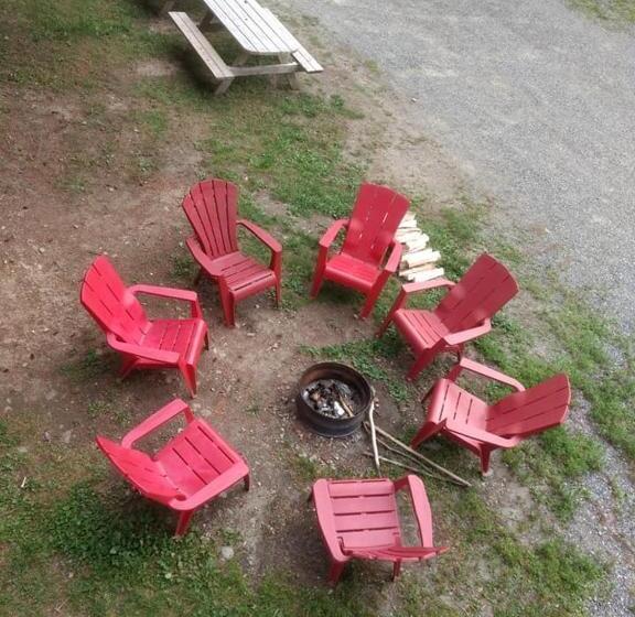샬레, Camping Chalets Spas Pignons Rouges