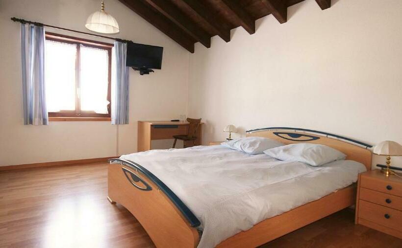 Quarto Estandar, Le Cerneux Au Maire