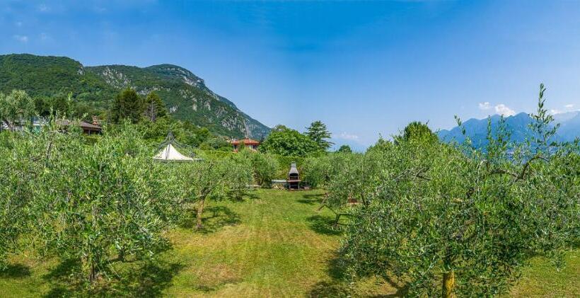 Апартаменты 4 Спальни, Bellagio Village  4 Apartments By The Lake   Seasonal Warm Pool And Sauna