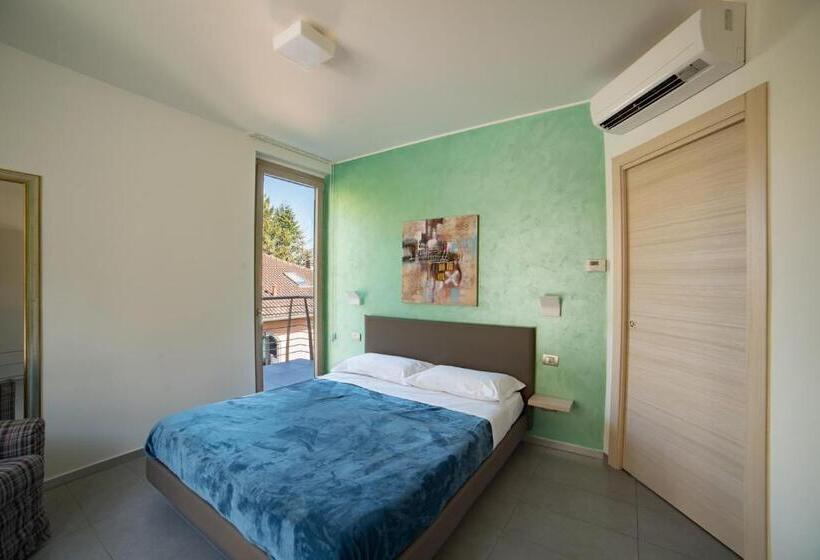 Апартаменты 4 Спальни, Bellagio Village  4 Apartments By The Lake   Seasonal Warm Pool And Sauna