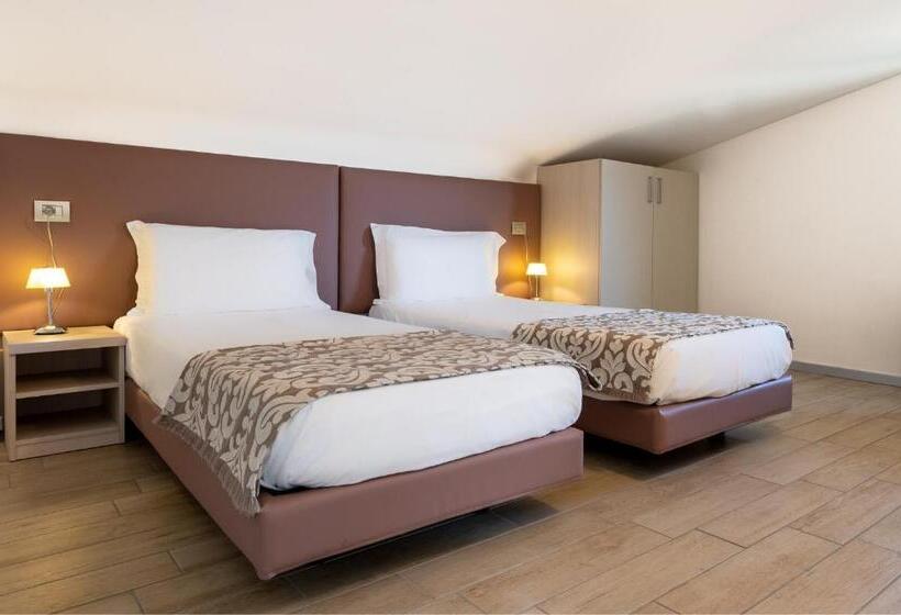 带4个卧室的公寓, Bellagio Village  4 Apartments By The Lake   Seasonal Warm Pool And Sauna