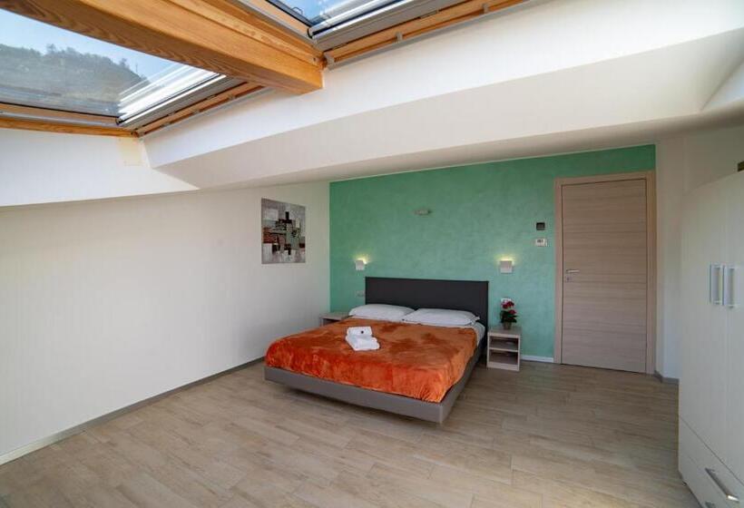 带4个卧室的公寓, Bellagio Village  4 Apartments By The Lake   Seasonal Warm Pool And Sauna