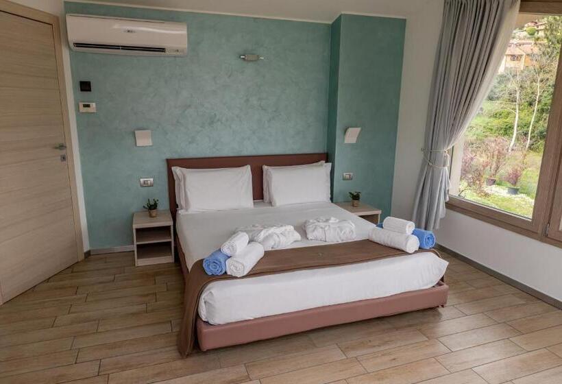 带4个卧室的公寓, Bellagio Village  4 Apartments By The Lake   Seasonal Warm Pool And Sauna